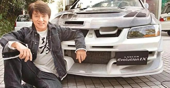 O现身房祖名亲笔签名竟成焦点！EVO视讯成龙“特别版”EV